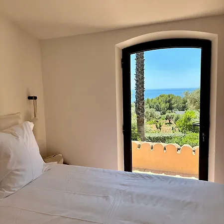 Esden & Adjoined Outbuilding - Sea View, Swimming Pool, Air Conditioning, Absolute Calm, 5000 M2 Land فيلة